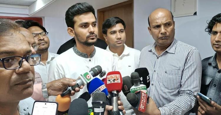 উপদেষ্টা পদ ছাড়ার ইঙ্গিত দিলেন আসিফ মাহমুদ, এনসিপিতে যোগ অনিশ্চিত