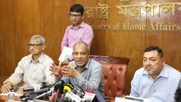 নির্বাচনের আগে লটারিতে এসপিদের বদলি, প্রতিটি কেন্দ্রে থাকবে বডি ক্যামেরা
