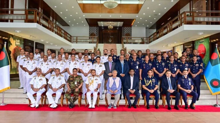 নৌবাহিনী ও বিমানবাহিনীর ভবিষ্যৎ নেতৃত্ব গঠনে নির্বাচনী পর্ষদ উদ্বোধন করলেন প্রধান উপদেষ্টা