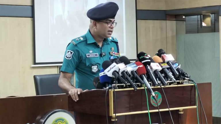 এই মূহুর্তে কোনো নিরাপত্তা শঙ্কা নেই; যেকোনো পরিস্থিতি মোকাবেলায় প্রস্তুত আইনশৃঙ্খলা বাহিনী: ডিএমপি