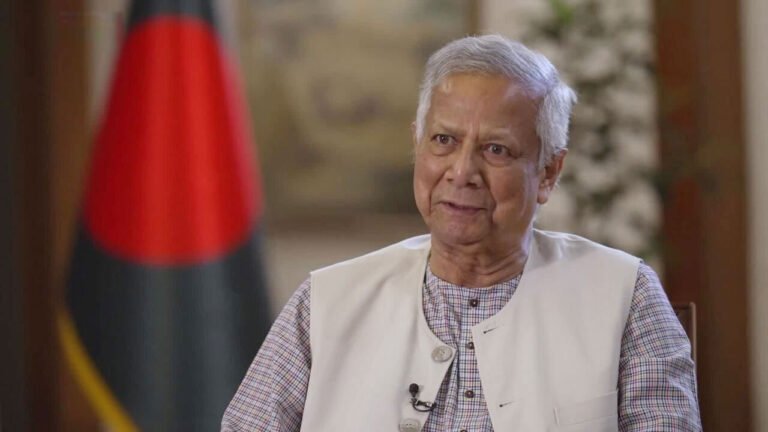 মালয়েশিয়া সফর শেষে দেশে ফিরেছেন প্রধান উপদেষ্টা ড. ইউনূস