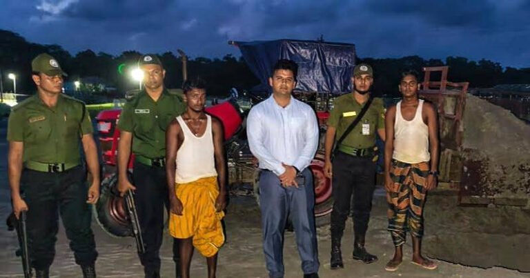 কুয়াকাটা সৈকতে অবৈধ বালু উত্তোলনে যুবককে জরিমানা ও কারাদণ্ড