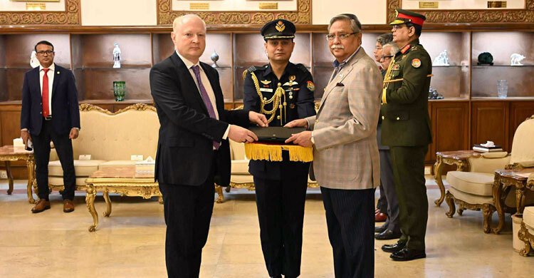 বাংলাদেশে দায়িত্ব নিলেন জার্মানির নতুন রাষ্ট্রদূত রুডিগার লোটজ