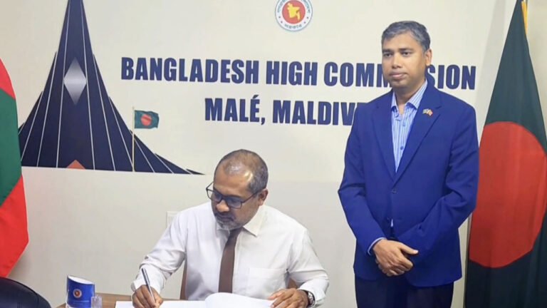 মাইলস্টোন ট্রাজেডি: মালদ্বীপে বাংলাদেশ দূতাবাসে শোকবইয়ে পররাষ্ট্রমন্ত্রীর স্বাক্ষর