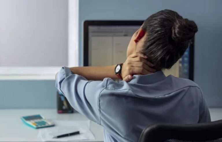 তরুণদের মধ্যেও বাড়ছে পিঠ ও কোমরের ব্যথা