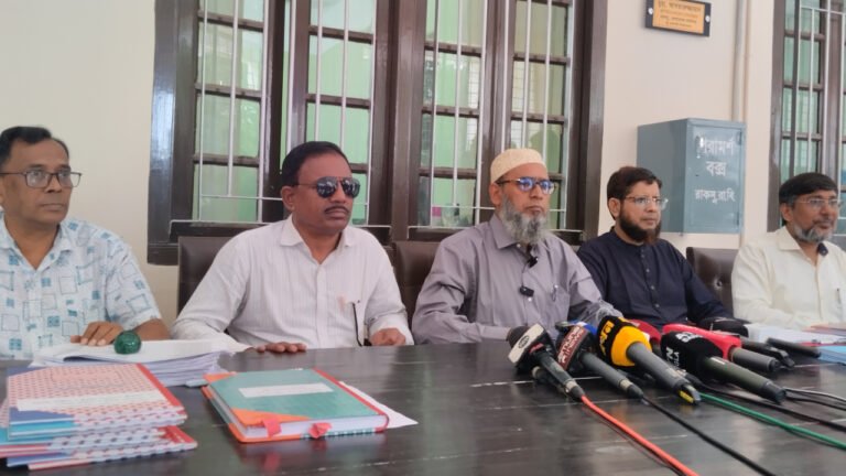 রাতে জরুরি বৈঠক, তিন দিন এগিয়ে ২৫ সেপ্টেম্বর ভোটের দিন ঘোষণা কমিশনের