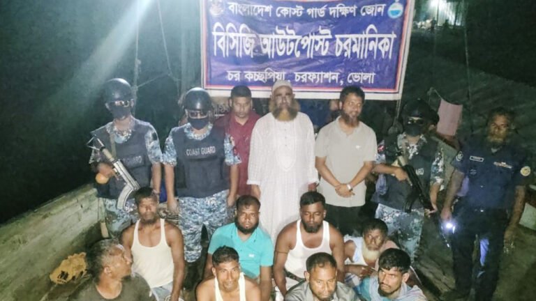 ভোলায় অবৈধ ট্রলিংবোট ও বেহুন্দি জালসহ ৮ জেলে আটক