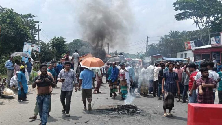 ফরিদপুরে মহাসড়ক অবরোধে হিটস্ট্রোকে আন্দোলনকারীর মৃত্যু