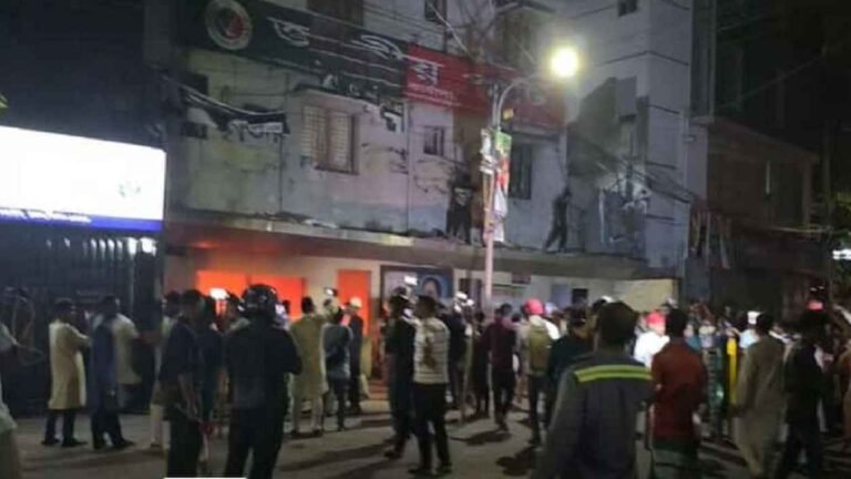 জাতীয় পার্টির কেন্দ্রীয় কার্যালয়ে ফের আগুন-ভাঙচুর