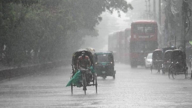 রাত ১টার মধ্যে ৬ অঞ্চলে ঝোড়ো হাওয়া ও বজ্রবৃষ্টির সতর্কতা