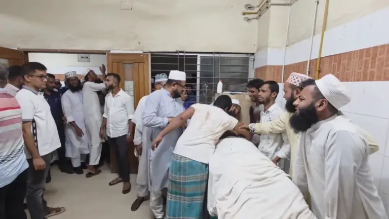 ভোলায় মাদ্রাসাশিক্ষক ও মসজিদের খতিবকে নৃশংসভাবে হত্যা, বিক্ষোভে এলাকাবাসী