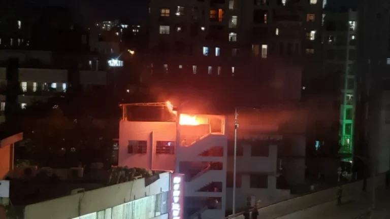 রাজধানীর মৌচাকে মসজিদে আগুন, ফায়ার সার্ভিস কাজ করছে
