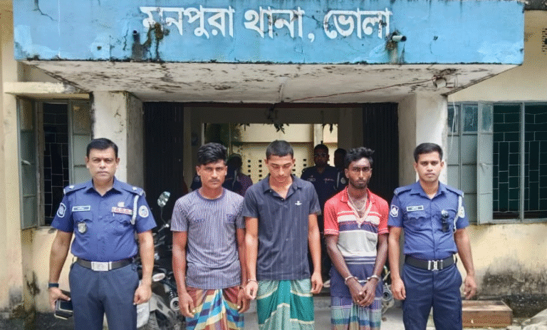 দুই বছরের শিশুর গলায় ছুরি ধরে মা’কে সংঘবদ্ধ ধর্ষণ, গ্রেপ্তার ৩