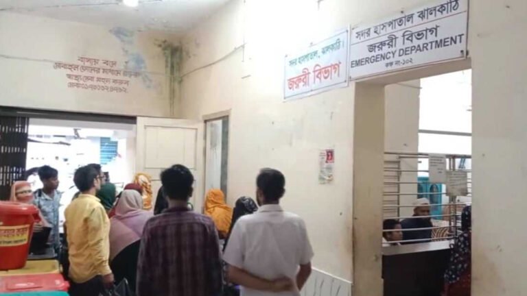 ঝালকাঠিতে ছাদ থেকে পড়ে স্কুলছাত্রের মৃত্যু