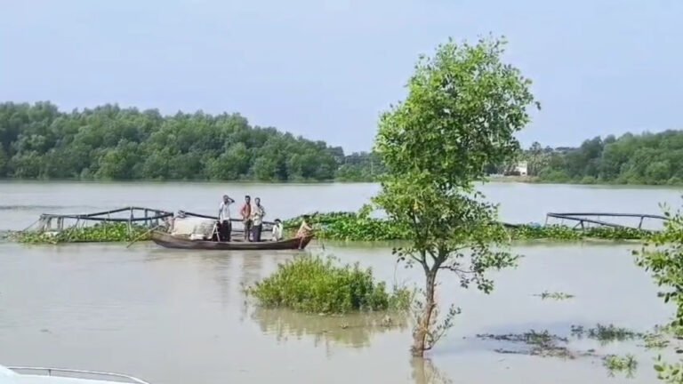 মাদকদ্রব্য নিয়ন্ত্রণ অভিযানে কলাপাড়ায় নদীতে ঝাঁপ দিয়ে নিখোঁজ ১
