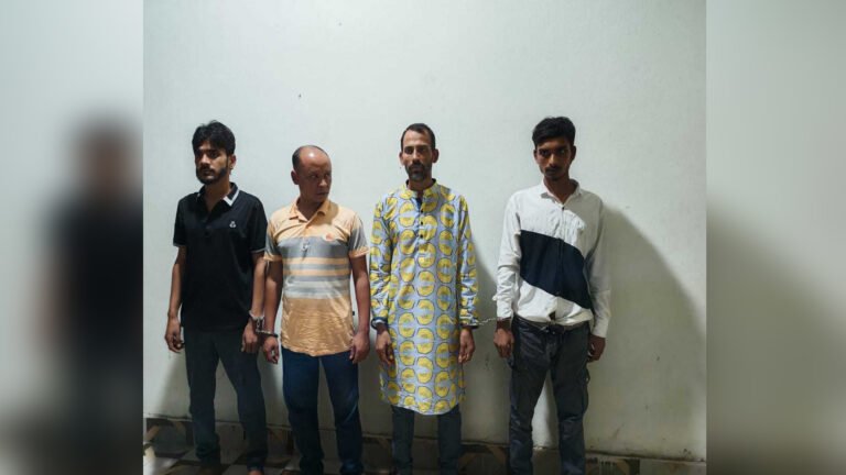 বরিশালে মশাল মিছিলের চেষ্টা, আটক ৪