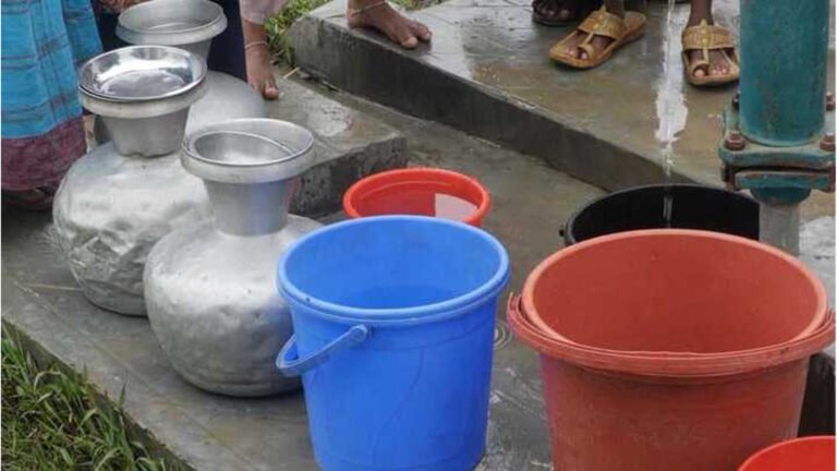 গভীর নলকূপেও মিলছে না পানি, ঝালকাঠিতে সুপেয় জলের তীব্র সংকট