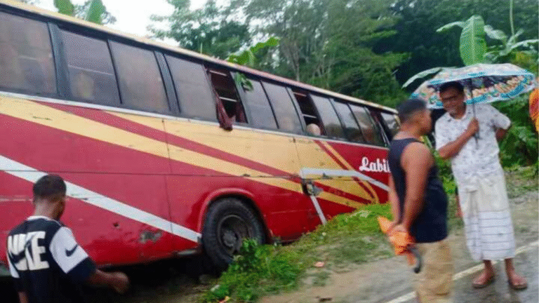 বরিশালে বাসচাপায় মোটরসাইকেল আরোহীর মৃত্যু