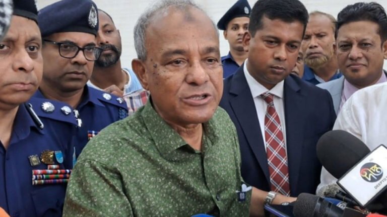 দুর্গাপূজায় কোনো নিরাপত্তা ঝুঁকি নেই: স্বরাষ্ট্র উপদেষ্টা