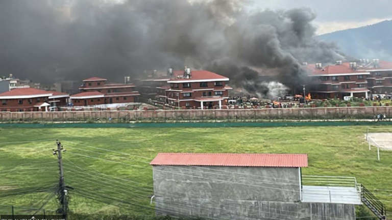 নেপালে উত্তাল বিক্ষোভ: নেতাদের বাড়িতে হামলা-আগুন, কারফিউ জারি