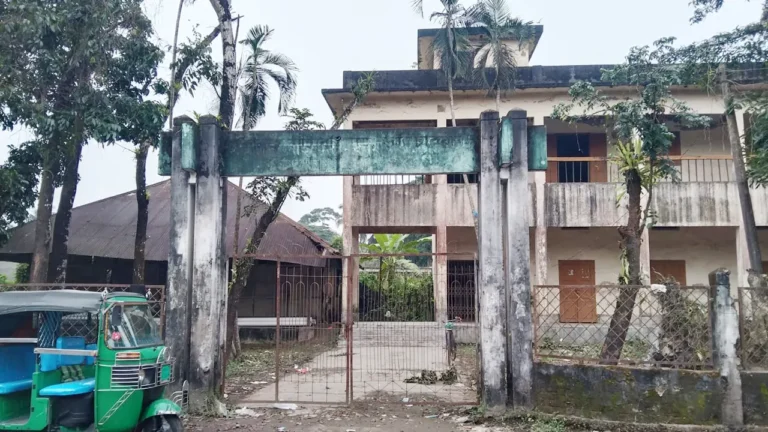 ৩৩ বছর ধরে বন্ধ লালমোহন পাবলিক লাইব্রেরি