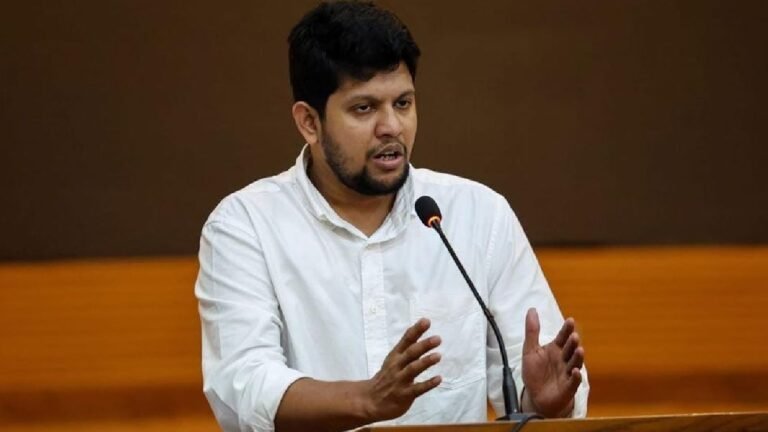 সব সাংবাদিককে আর্থ-সামাজিক নিরাপত্তা দেওয়া সম্ভব নয়: তথ্য উপদেষ্টা