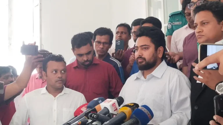 আওয়ামী লীগকে দলগতভাবে বিচারের আওতায় আনার দাবি নাহিদের