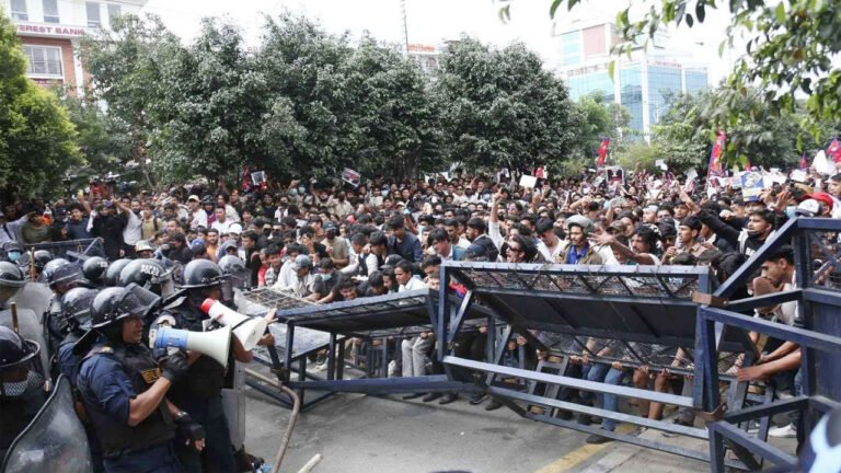 নেপালে জেন জি আন্দোলনে পুলিশের গুলিতে নিহত ১৪, আহত শতাধিক