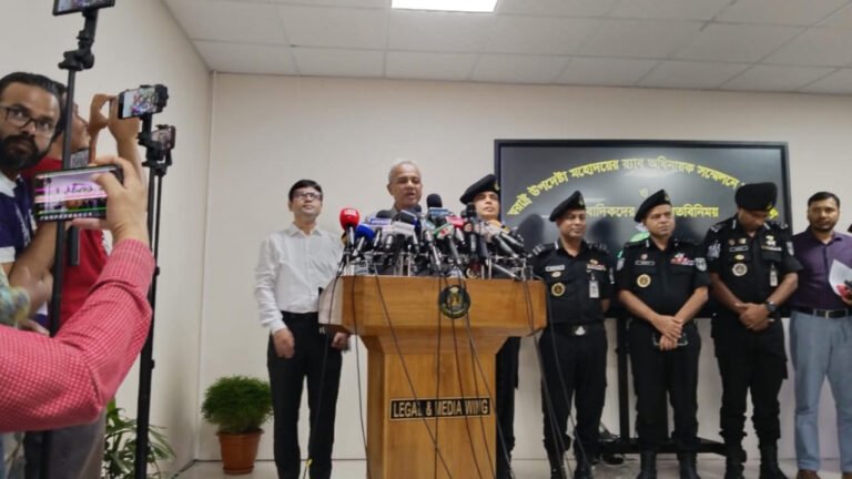 দুর্গাপূজা ঘিরে মিথ্যাচার করছে পার্শ্ববর্তী দেশ: স্বরাষ্ট্র উপদেষ্টা