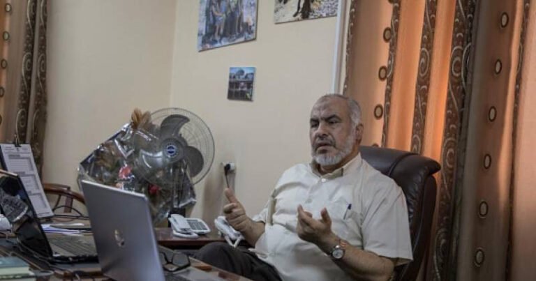 দোহায় ইসরাইলি হামলায় বেঁচে যাওয়া হামাসের শীর্ষ কর্মকর্তা গাজী হামাদ প্রকাশ্যে আসলেন