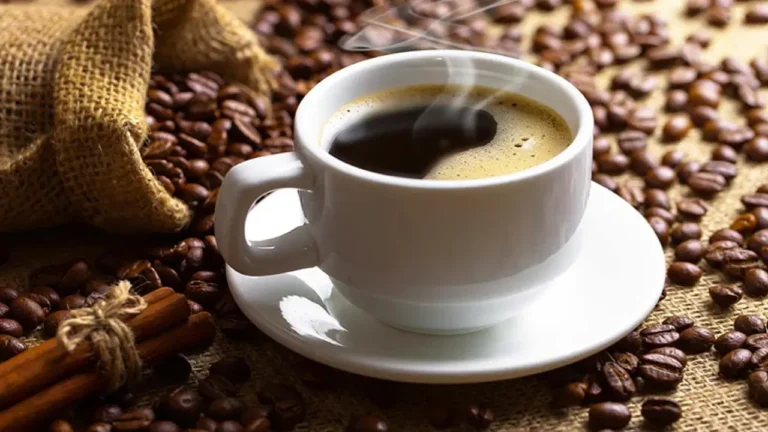 ব্ল্যাক কফি: সুস্থ শরীর ও সতেজ মনের জন্য প্রতিদিনের প্রিয় পানীয়