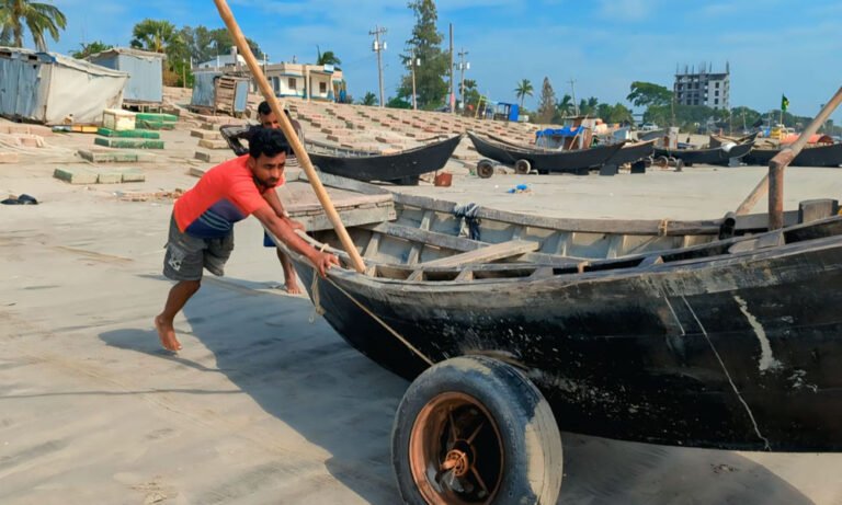 “এক পা হারিয়েও সমুদ্রের সঙ্গে লড়াই ছোরাফের”