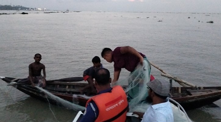 ইলিশ ধরায় নিষেধাজ্ঞা: ভোলায় ছয় দিনে ২২ জেলের কারাদণ্ড