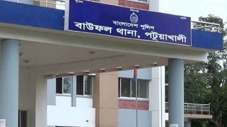 বাউফলে শিশুদের খেলাকে কেন্দ্র করে রক্তক্ষয়ী সংঘর্ষ, নবম শ্রেণির শিক্ষার্থী গুরুতর আহত