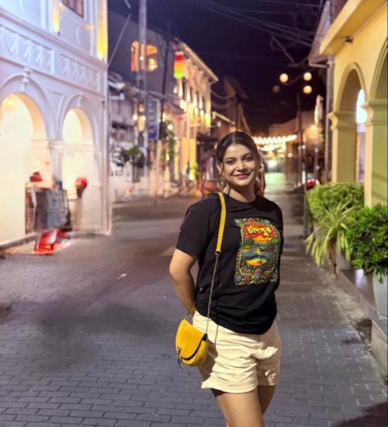 ছোট প্যান্ট পরায় ট্রলের শিকার শবনম ফারিয়া