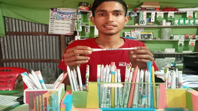 আমতলীর দশম শ্রেণির শিক্ষার্থী উদ্ভাবন: পরিবেশবান্ধব কাগজের কলম
