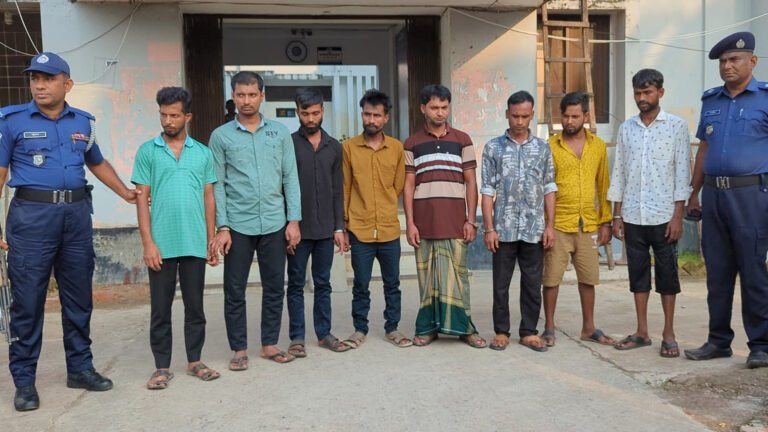 পটুয়াখালীতে ডাকাতির প্রস্তুতিকালে আট সদস্য গ্রেফতার