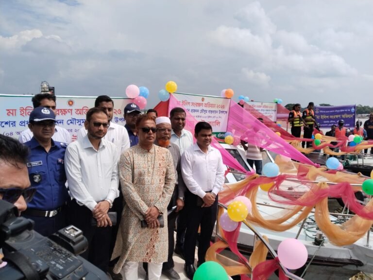 মা ইলিশ রক্ষায় বরিশালে শুরু ২২ দিনের বিশেষ অভিযান