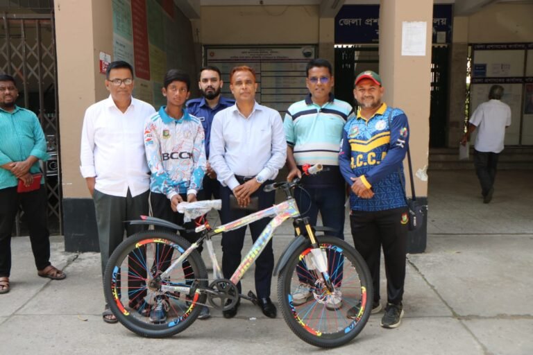 বরিশালে মেধাবী ক্ষুদে ক্রিকেটার রিয়ানের পাশে জেলা প্রশাসক