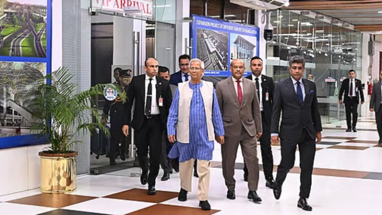 সরকারি সফর শেষে দেশে ফিরলেন প্রধান উপদেষ্টা ইউনূস