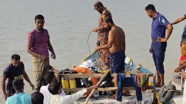 বাউফলে নৌ পুলিশের ধাওয়ায় নদীতে ঝাঁপ, দর্জি রাসেল এখনো নিখোঁজ