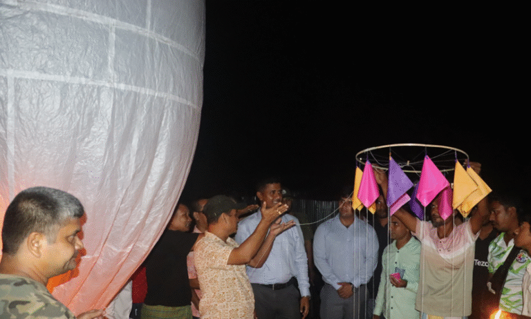 পটুয়াখালীতে ফানুস উড়িয়ে শেষ হলো প্রবারণা উৎসব
