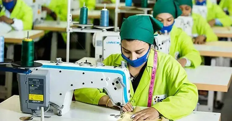 ১৩% পোশাক শ্রমিক এখনো পাচ্ছেন না বর্ধিত মজুরি!
