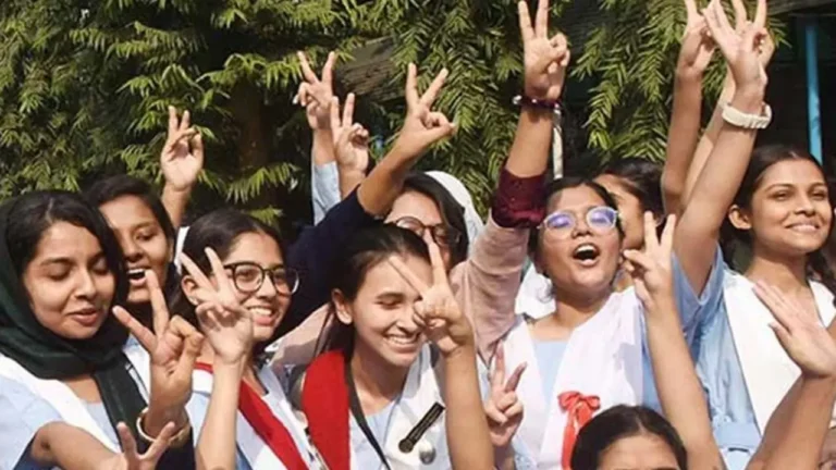 এইচএসসি ও সমমান পরীক্ষার ফল প্রকাশ: পাসের হার ৫৮.৮৩ শতাংশ, ছাত্রীদের সাফল্য বেশি