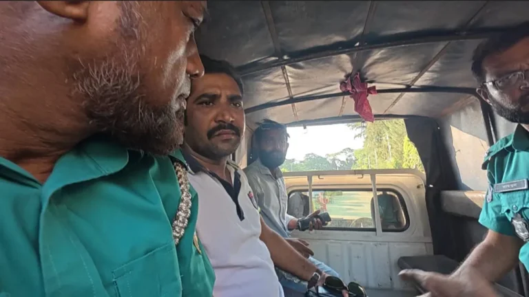 বরিশালে চাঁদাবাজির সময় হাতেনাতে আটক কথিত দুই সাংবাদিক