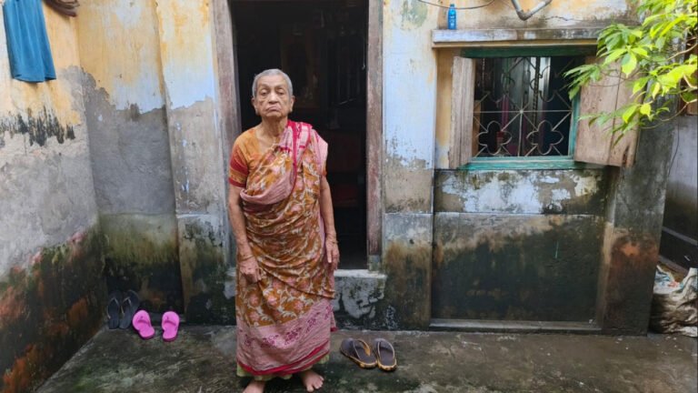 মানুষ গড়ার কারিগর শিক্ষিকা রঞ্জিতা রানী, আজ অসহায়তার সঙ্গী