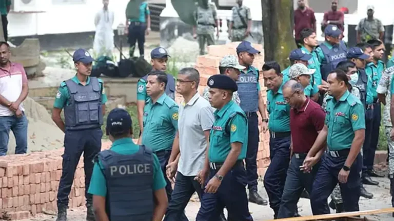 “দুই গুম ও এক হত্যা মামলায় অভিযুক্ত ১৫ সেনা কর্মকর্তাকে কারাগারে পাঠানোর নির্দেশ”