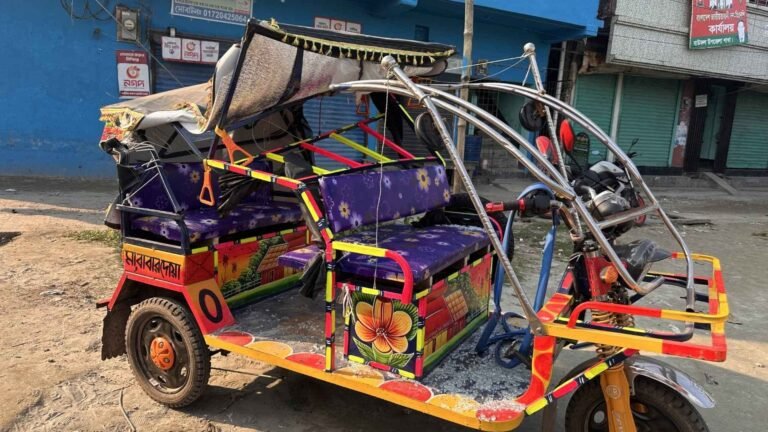 বাউফলে অবৈধ ট্রলির ধাক্কায় সেনা সদস্যসহ তিনজন আহত