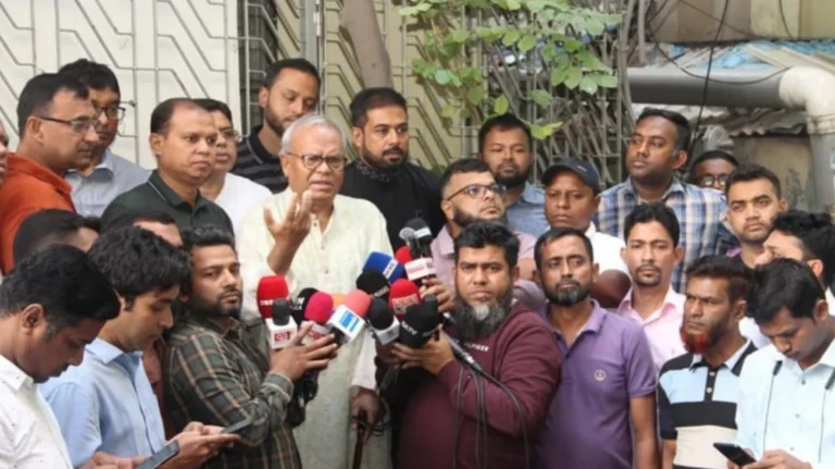 ‘গণভোটে চারটির কোনো একটি প্রশ্নে দ্বিমত থাকলে ‘না’ বলার সুযোগ কই’, প্রশ্ন রিজভীর