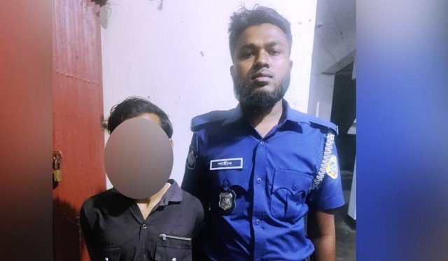 পি‌রোজপু‌রে গাঁজাসহ মাদকাসক্ত ছেলেকে পুলিশে দিলেন বাবা